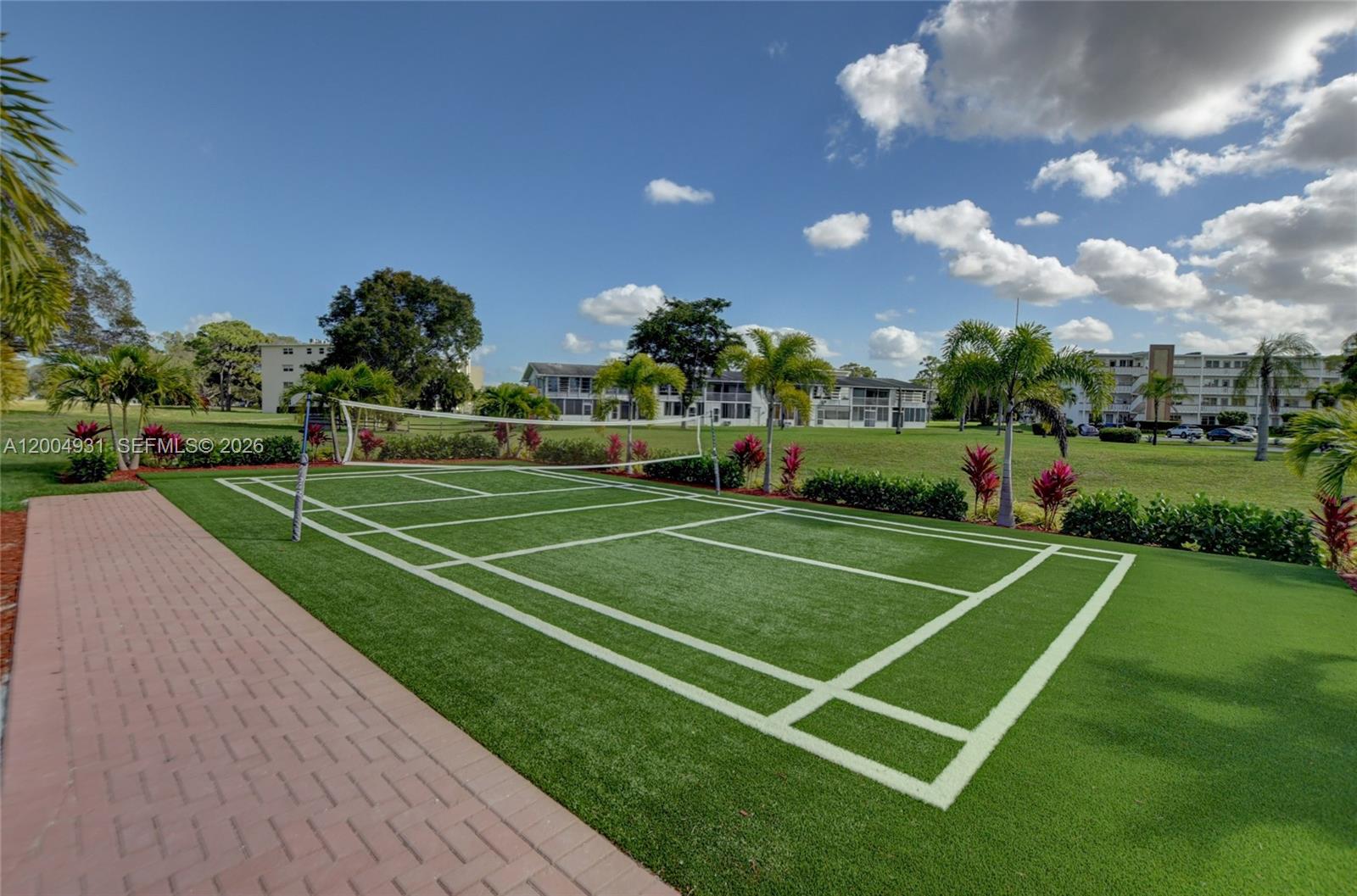 OAKRIDGE S CONDO - Residential