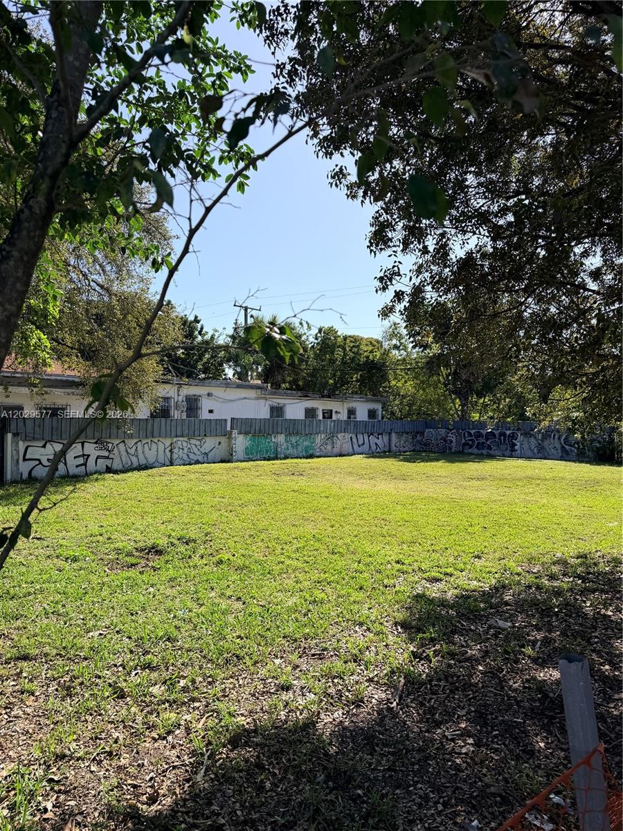 Zoned T-5 with accessible utilities. Perfect lot and location in the quickly growing neighborhood of Little Haiti.
