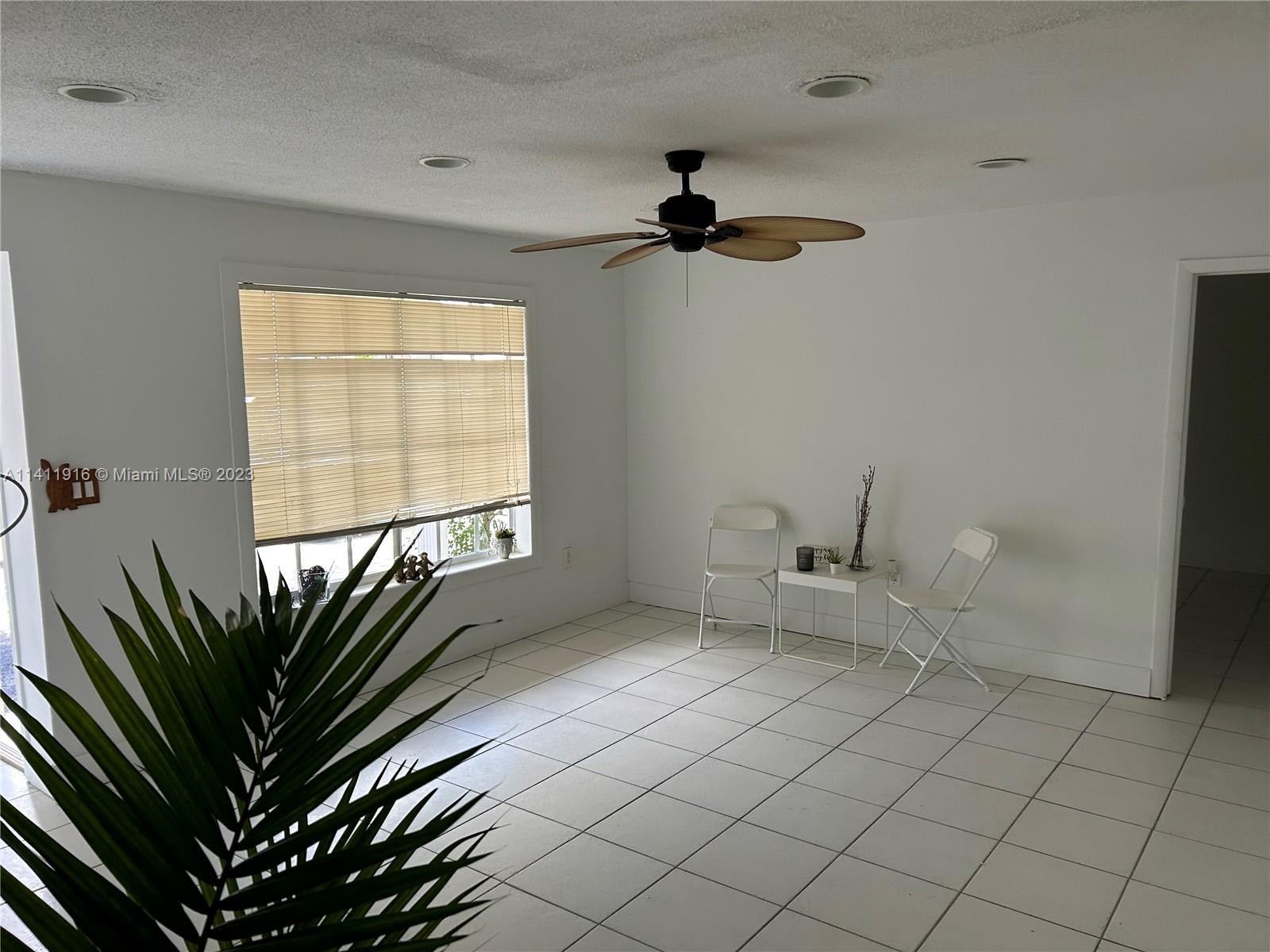 SUNRISE GOLF VILLAGE SEC - Residential Lease