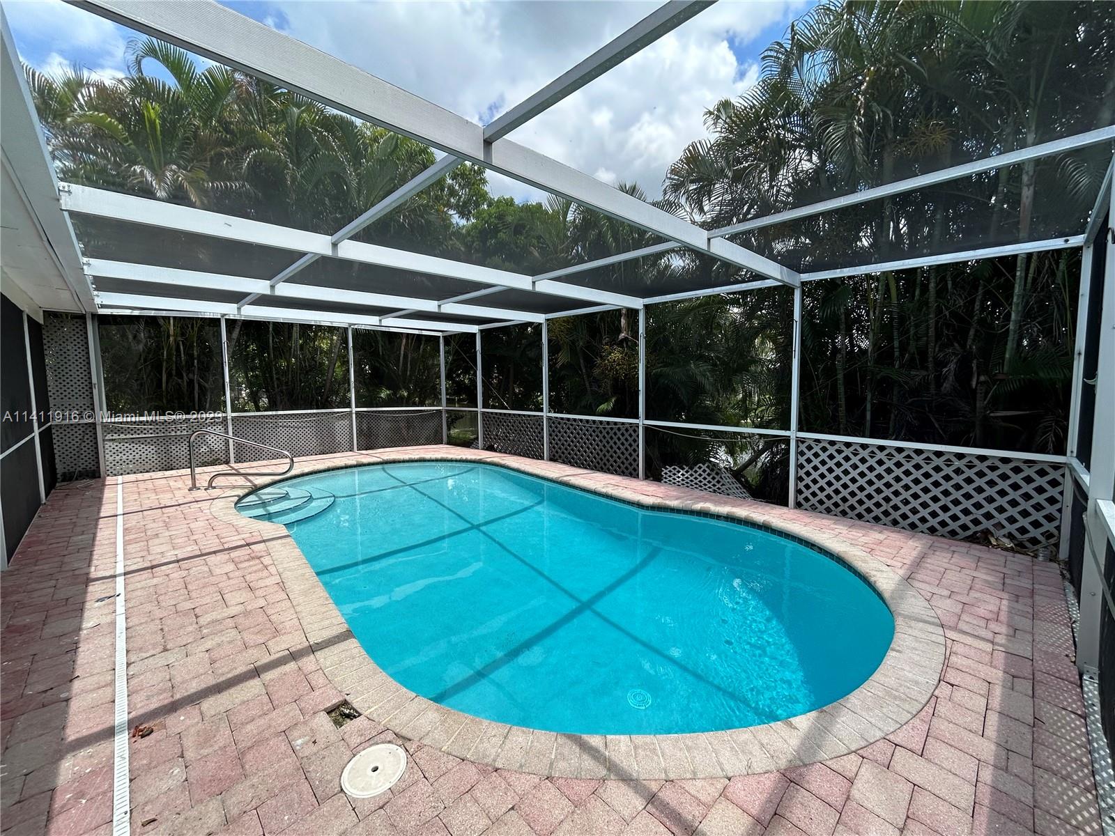 SUNRISE GOLF VILLAGE SEC - Residential Lease