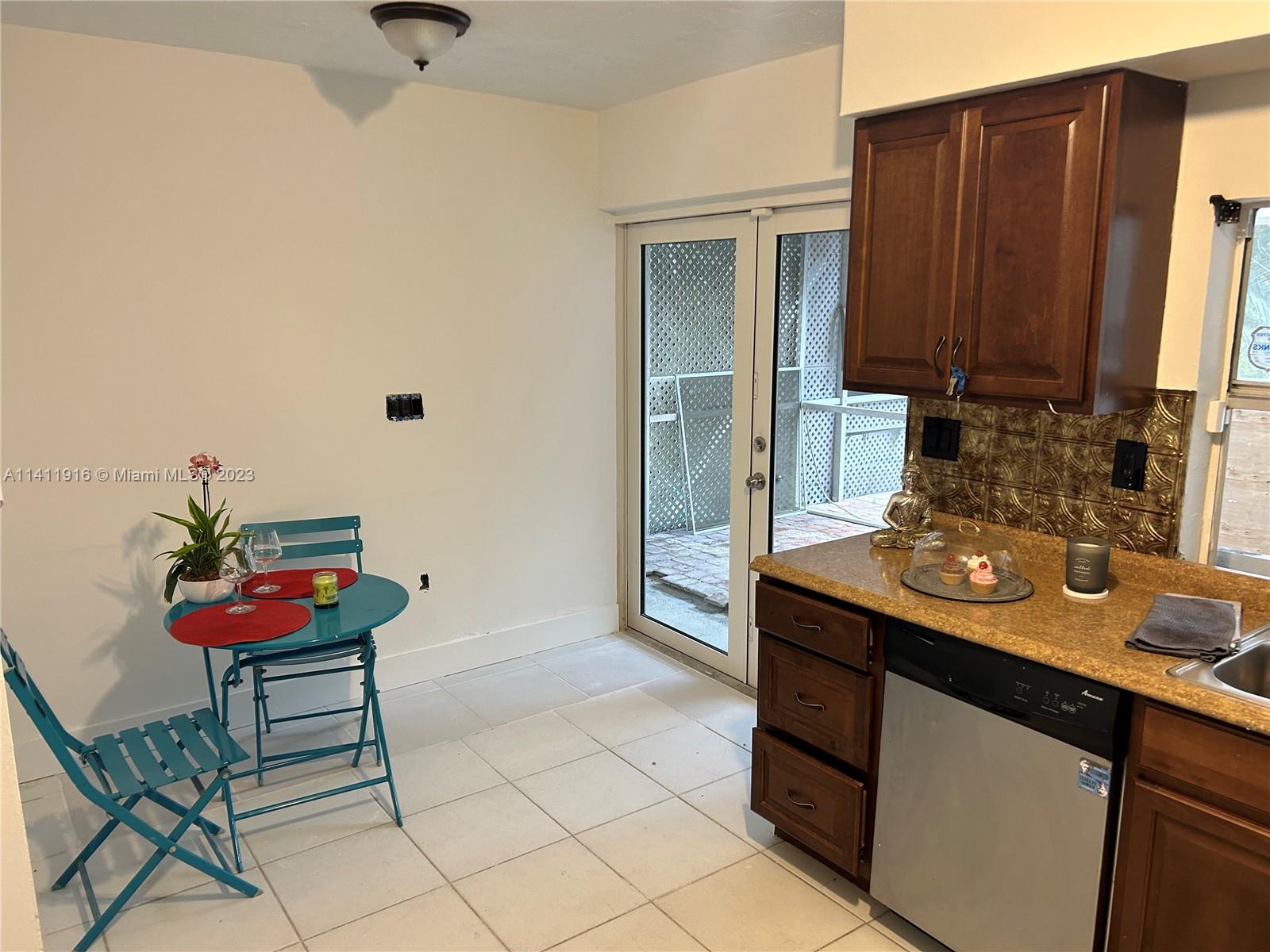 SUNRISE GOLF VILLAGE SEC - Residential Lease