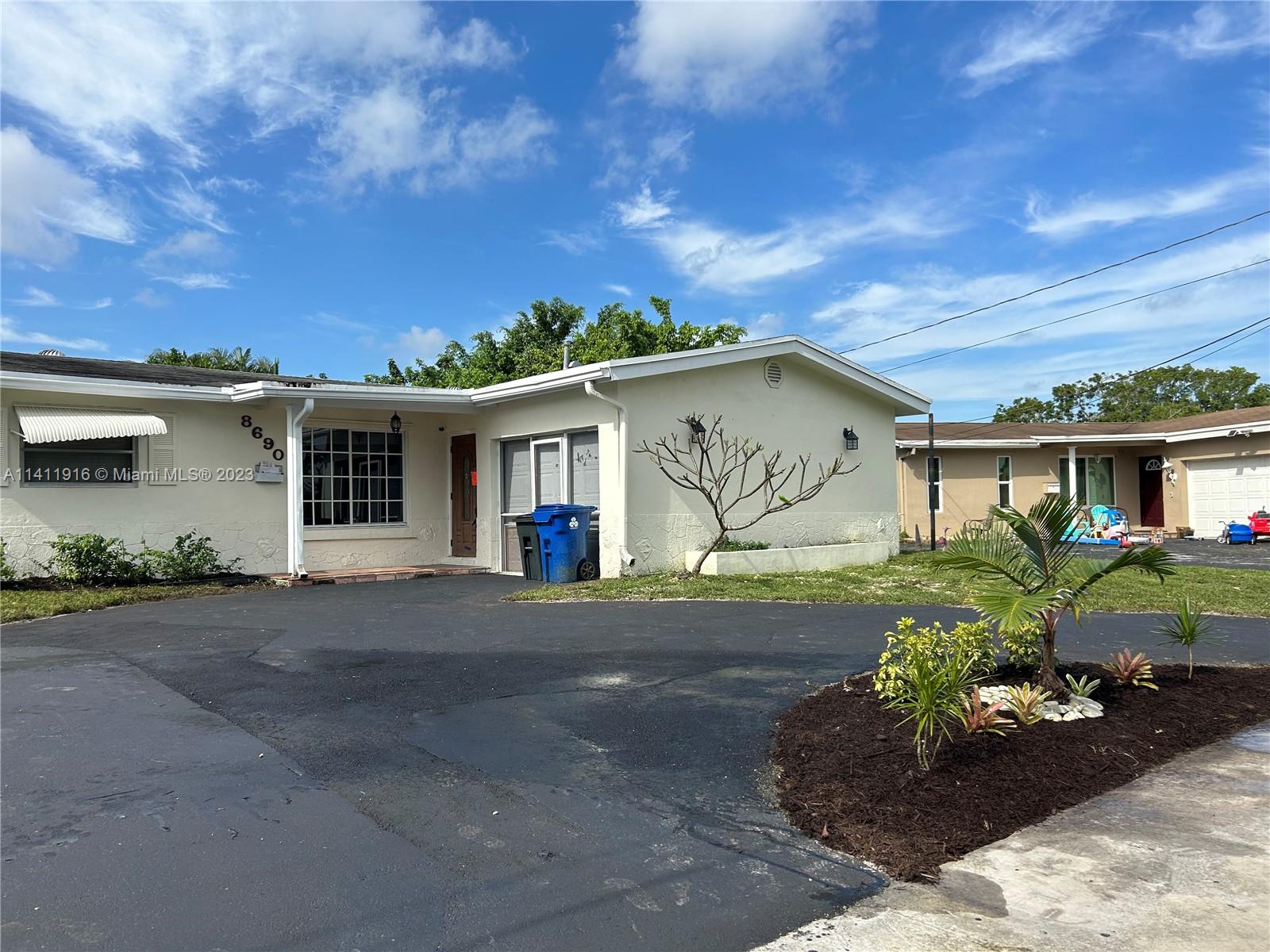 SUNRISE GOLF VILLAGE SEC - Residential Lease