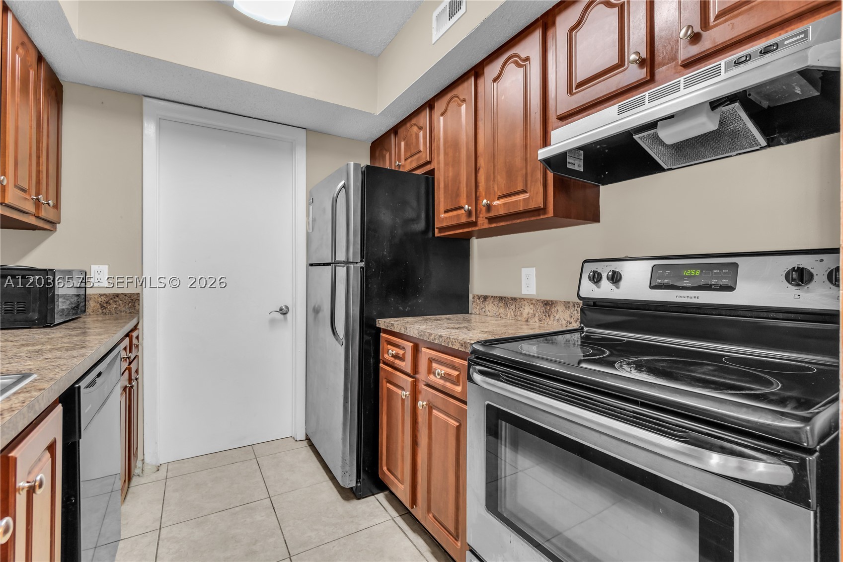 SUN VISTA GARDENS CONDO - Residential Lease
