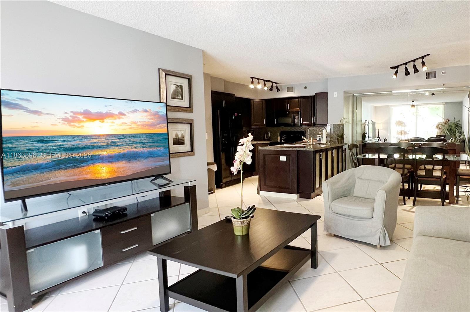 THE YACHT CLUB AT AVENTURA - Residential