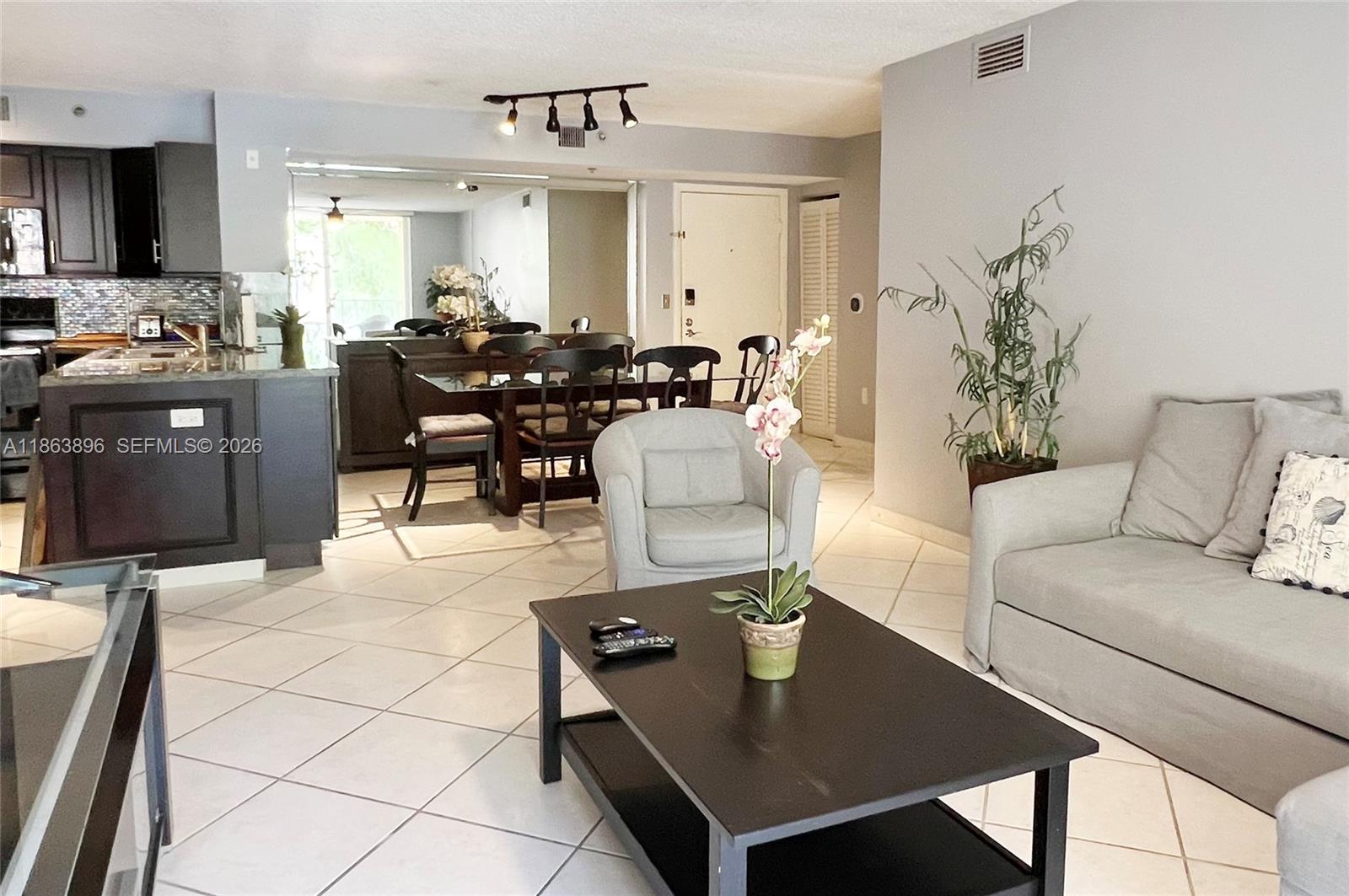 THE YACHT CLUB AT AVENTURA - Residential
