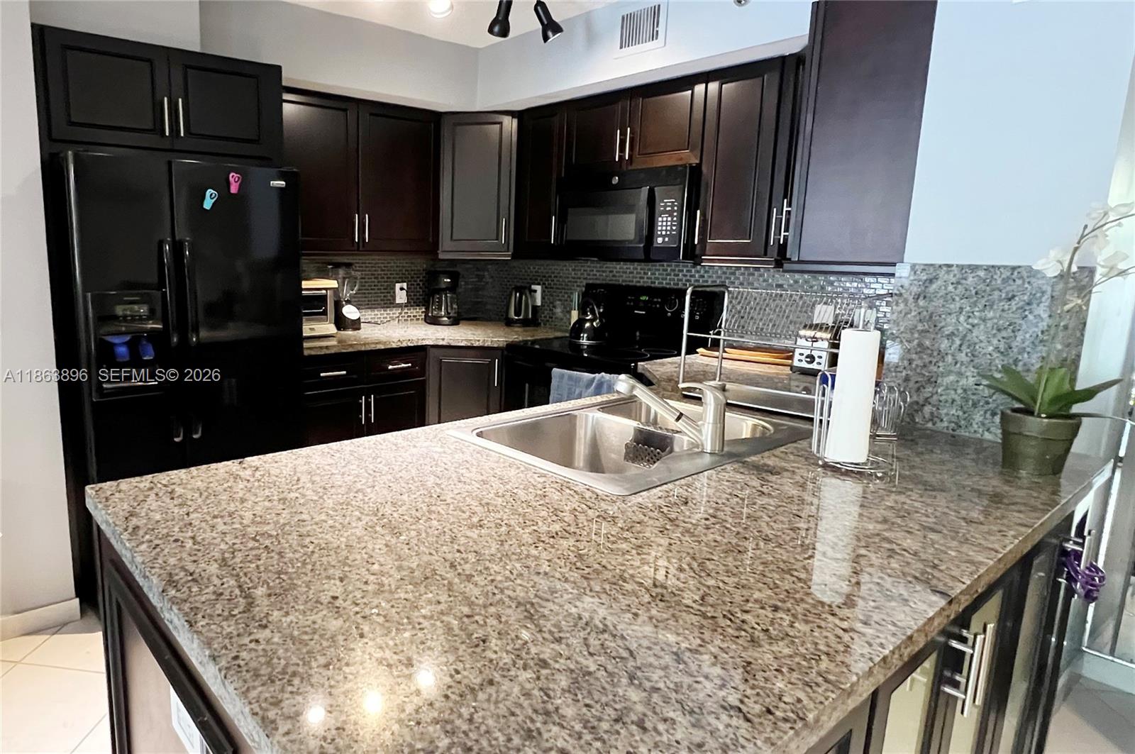 THE YACHT CLUB AT AVENTURA - Residential