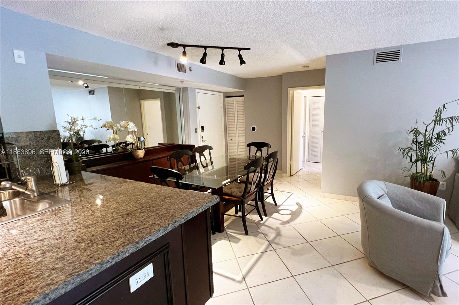 THE YACHT CLUB AT AVENTURA - Residential