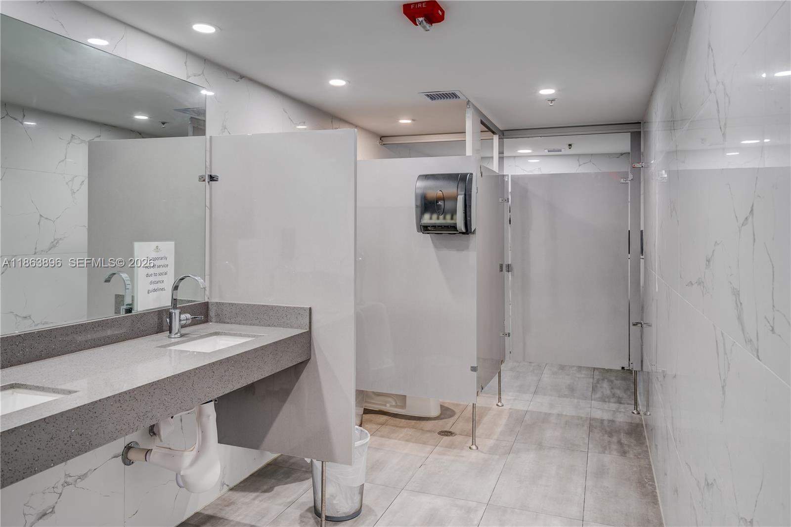 THE YACHT CLUB AT AVENTURA - Residential