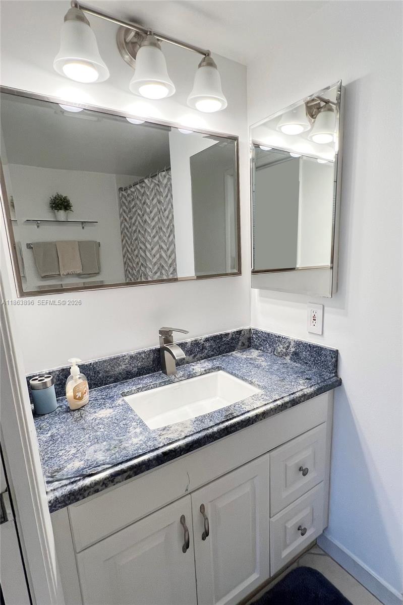 THE YACHT CLUB AT AVENTURA - Residential