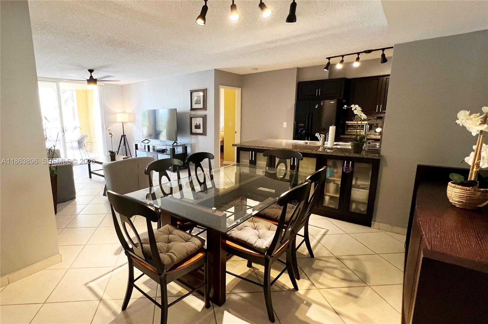 THE YACHT CLUB AT AVENTURA - Residential