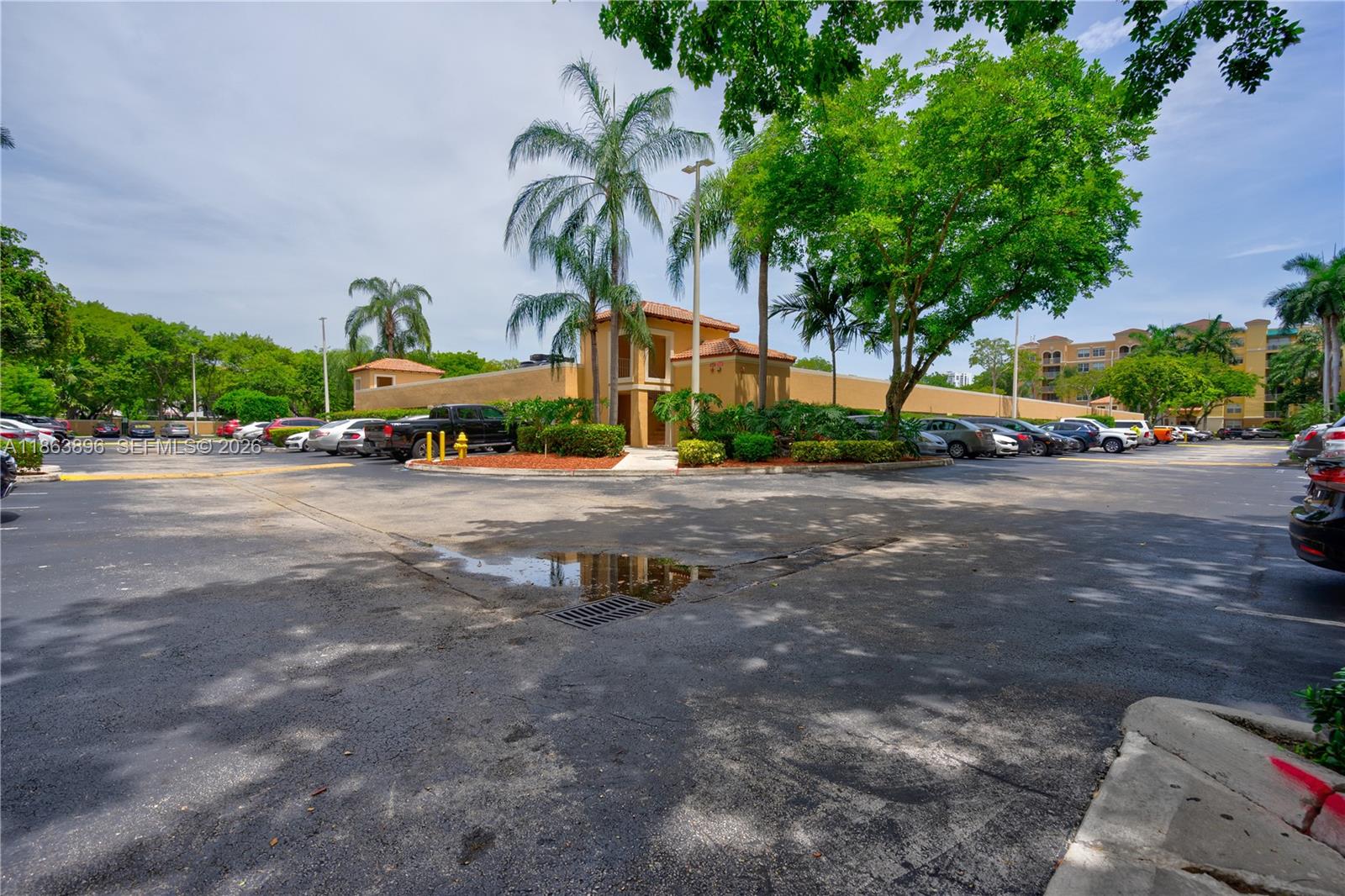 THE YACHT CLUB AT AVENTURA - Residential