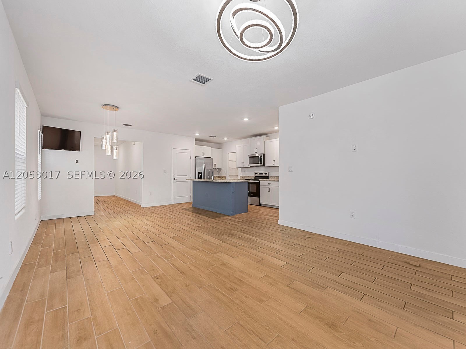 ROYAL HOMES WEST - Residential