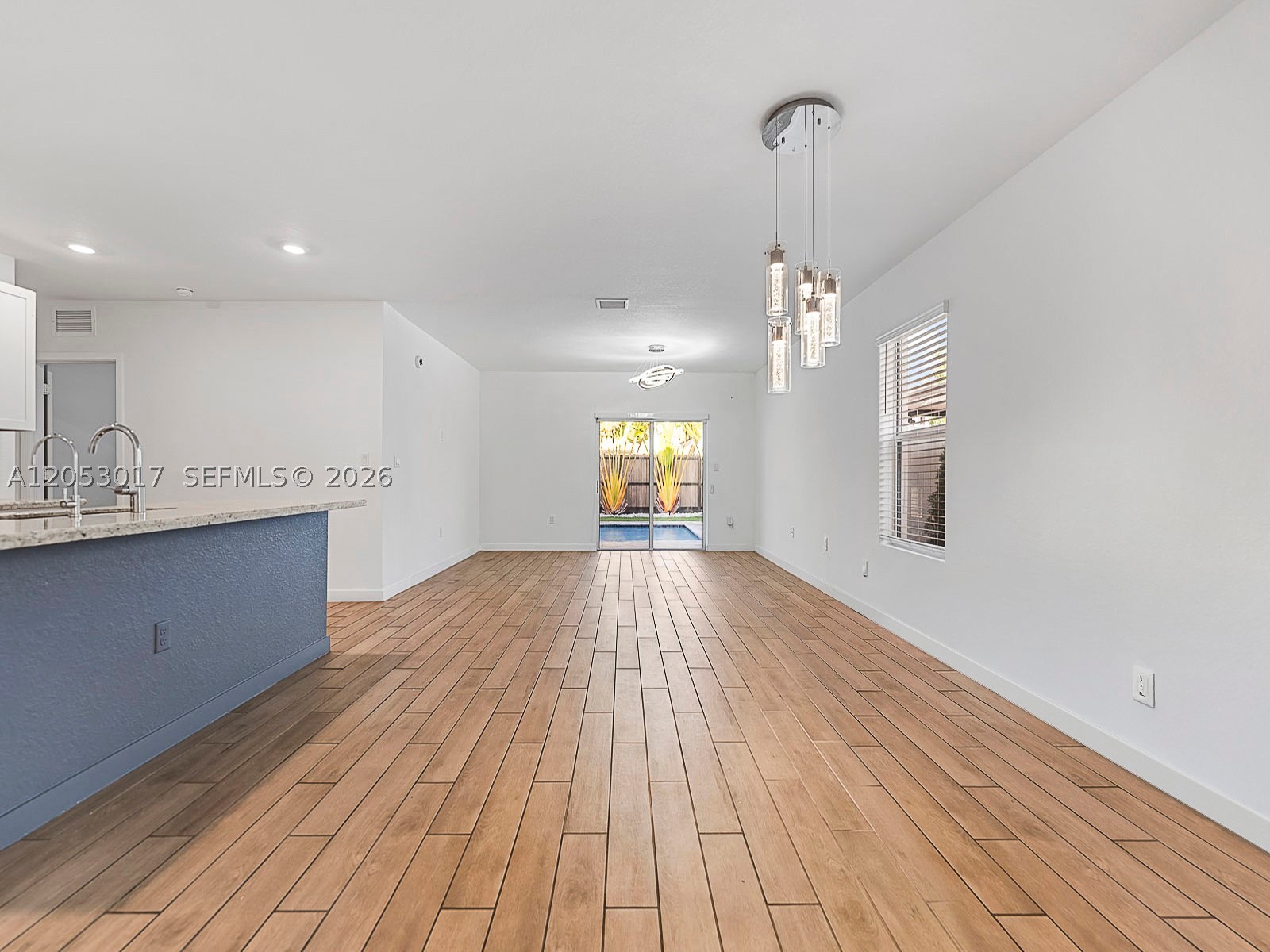 ROYAL HOMES WEST - Residential