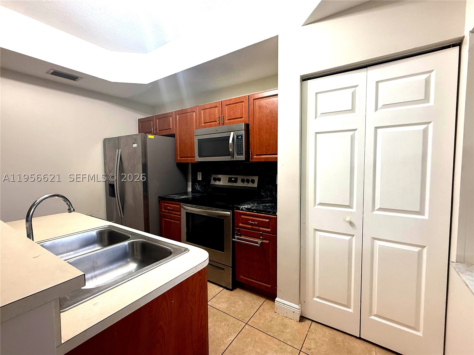 VILLAS AT HARBOR ISLES CO - Residential