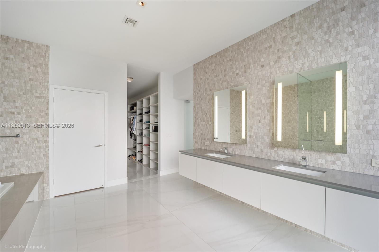 RISE CONDO - Residential