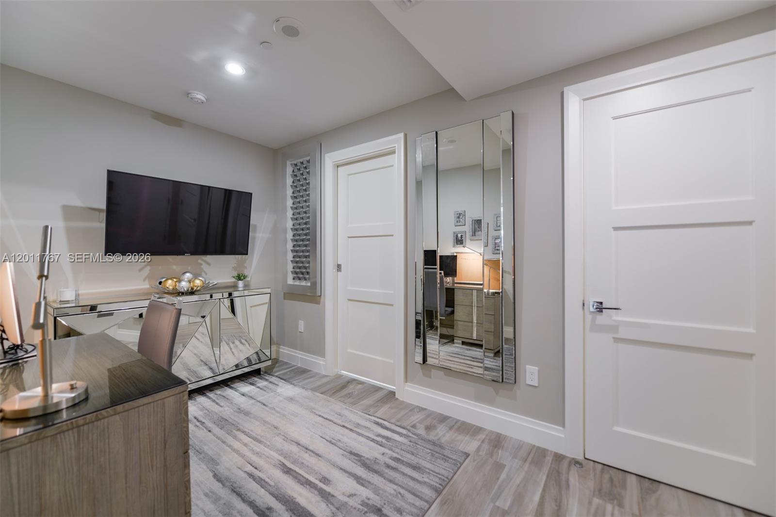 801 SMA RESIDENCES CONDO - Residential