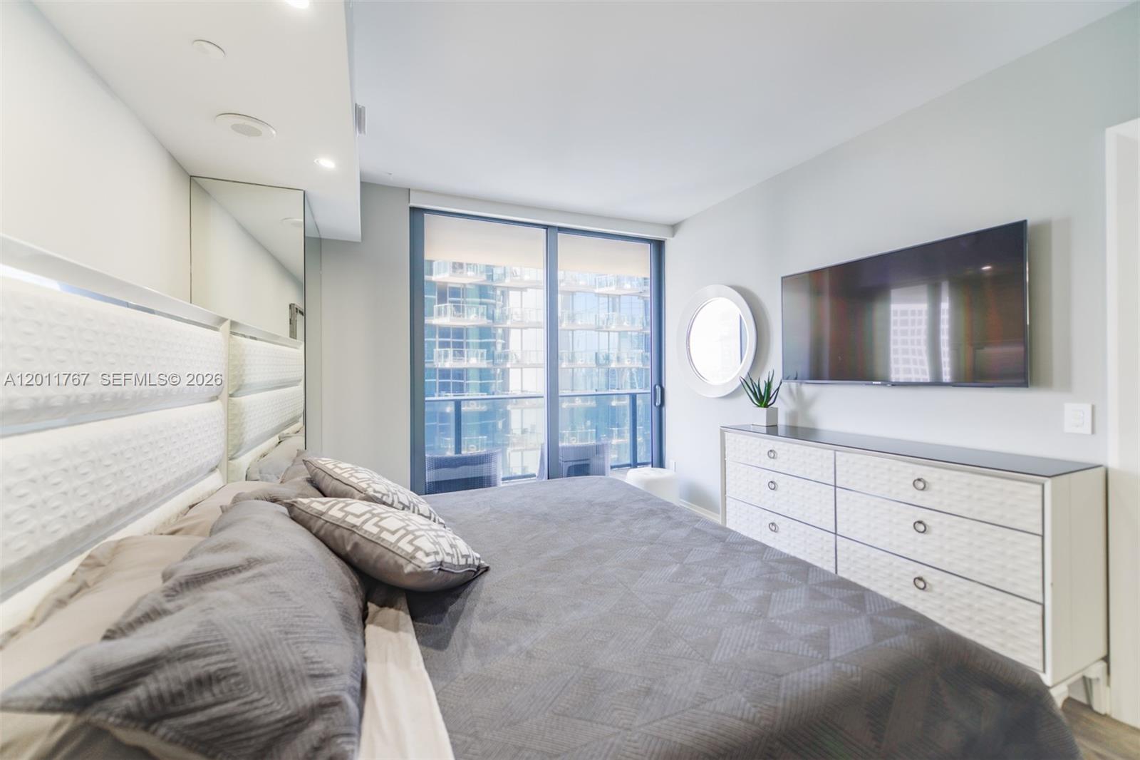 801 SMA RESIDENCES CONDO - Residential