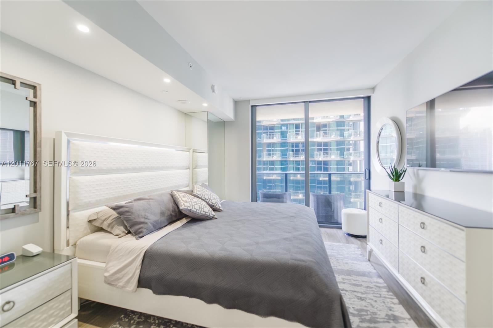 801 SMA RESIDENCES CONDO - Residential