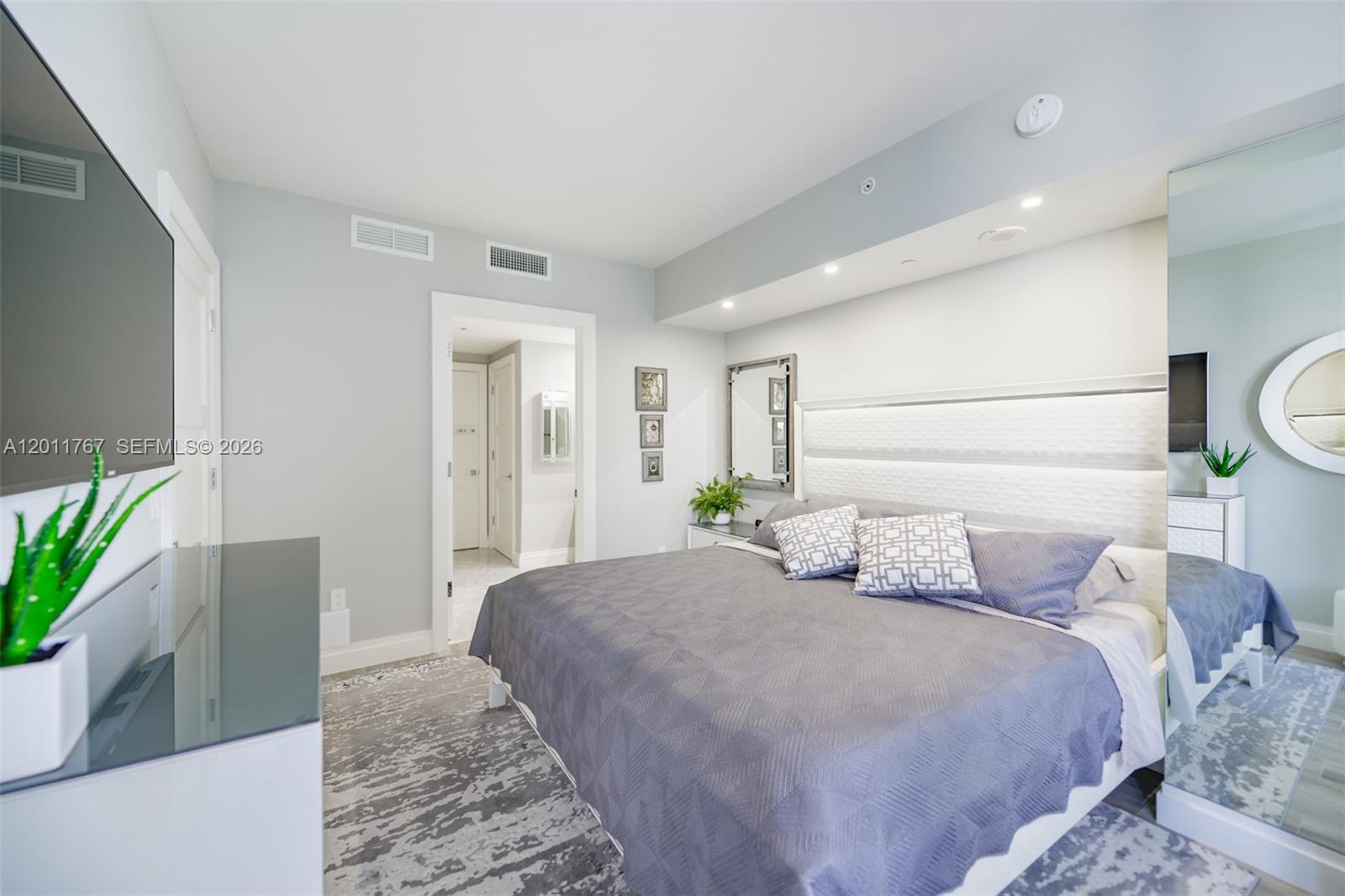 801 SMA RESIDENCES CONDO - Residential