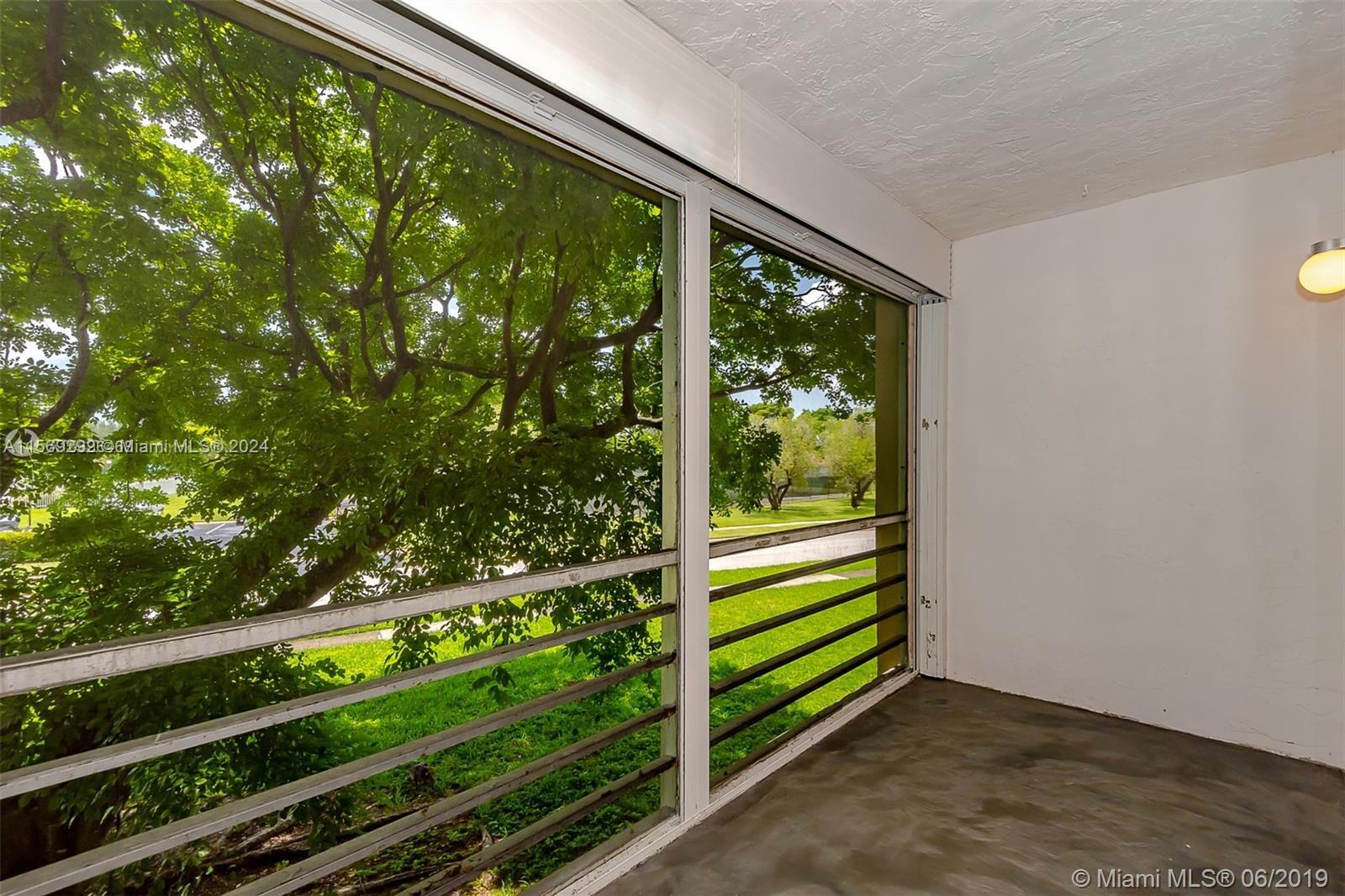 LAKEWOOD ON THE GREEN CON - Residential Lease