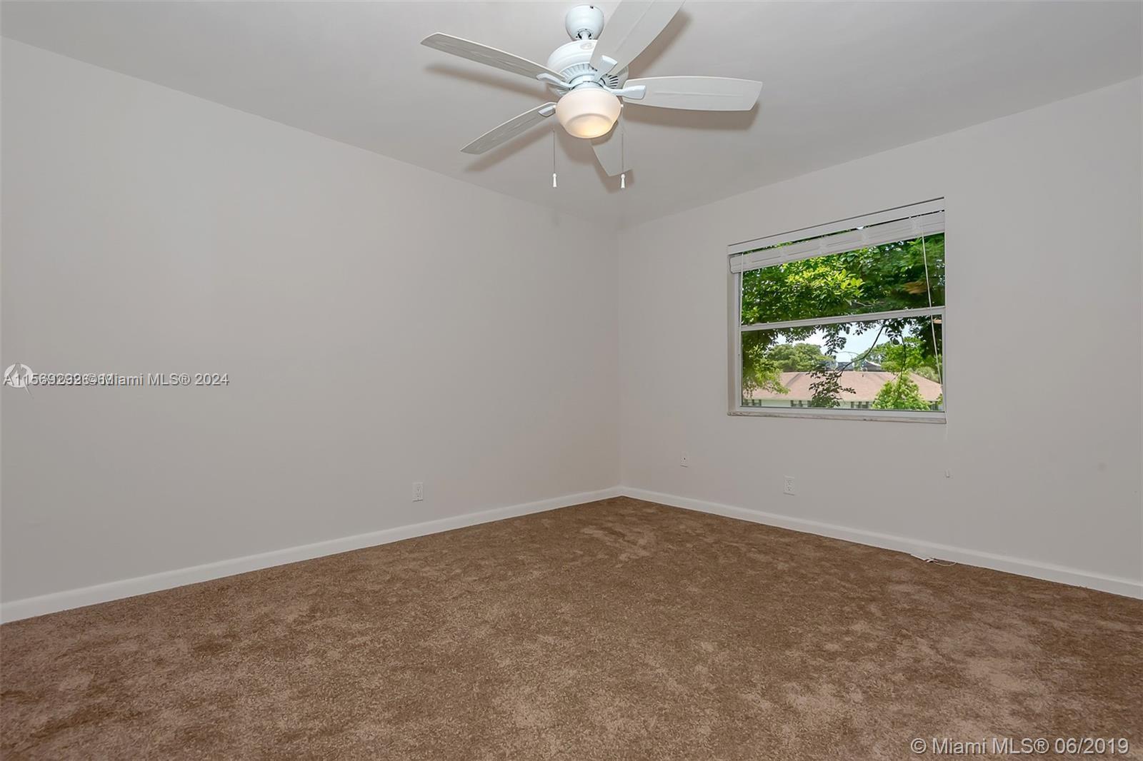 LAKEWOOD ON THE GREEN CON - Residential Lease