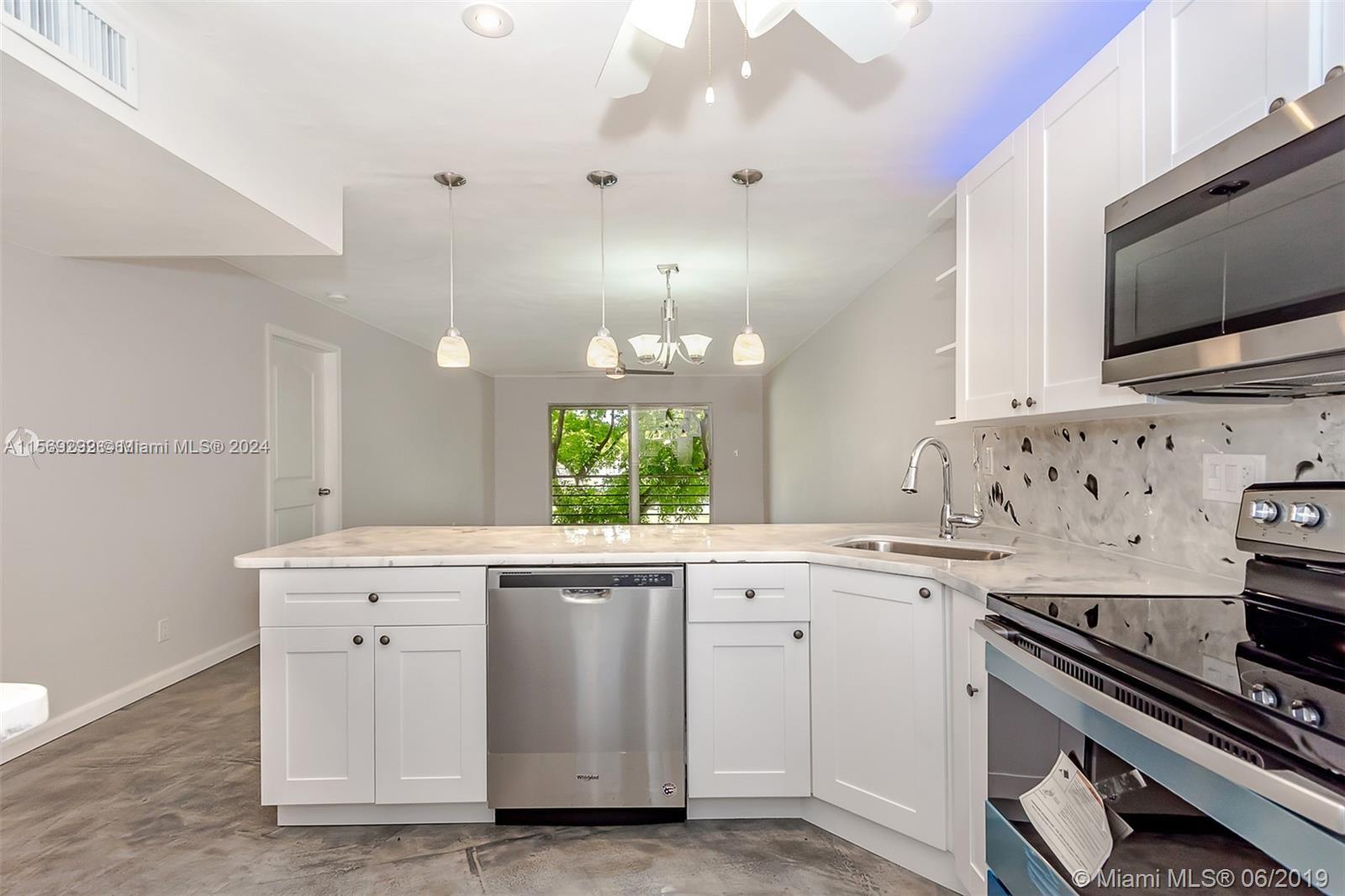 LAKEWOOD ON THE GREEN CON - Residential Lease