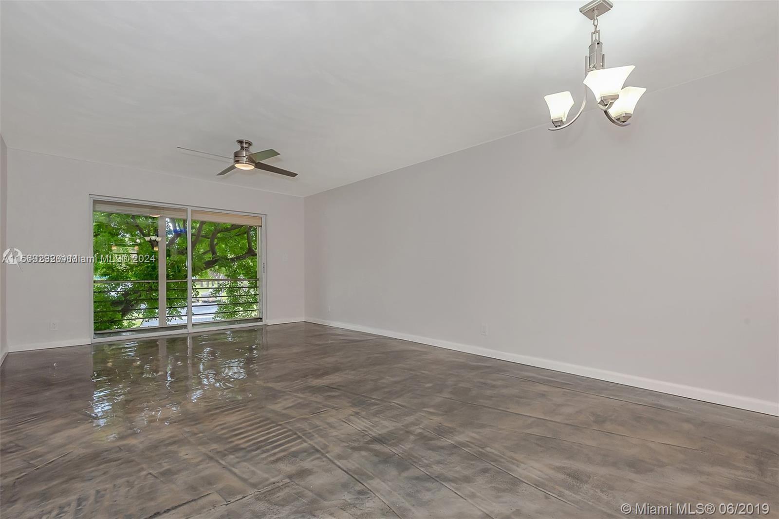 LAKEWOOD ON THE GREEN CON - Residential Lease