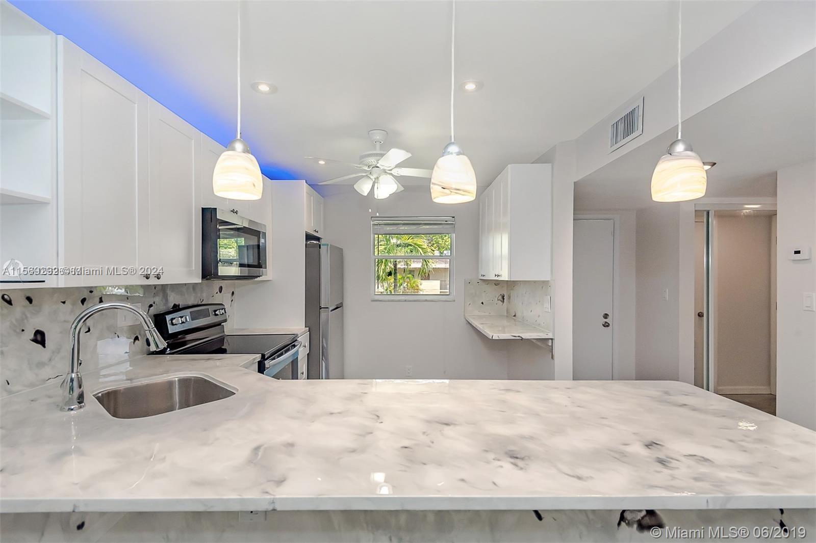 LAKEWOOD ON THE GREEN CON - Residential Lease