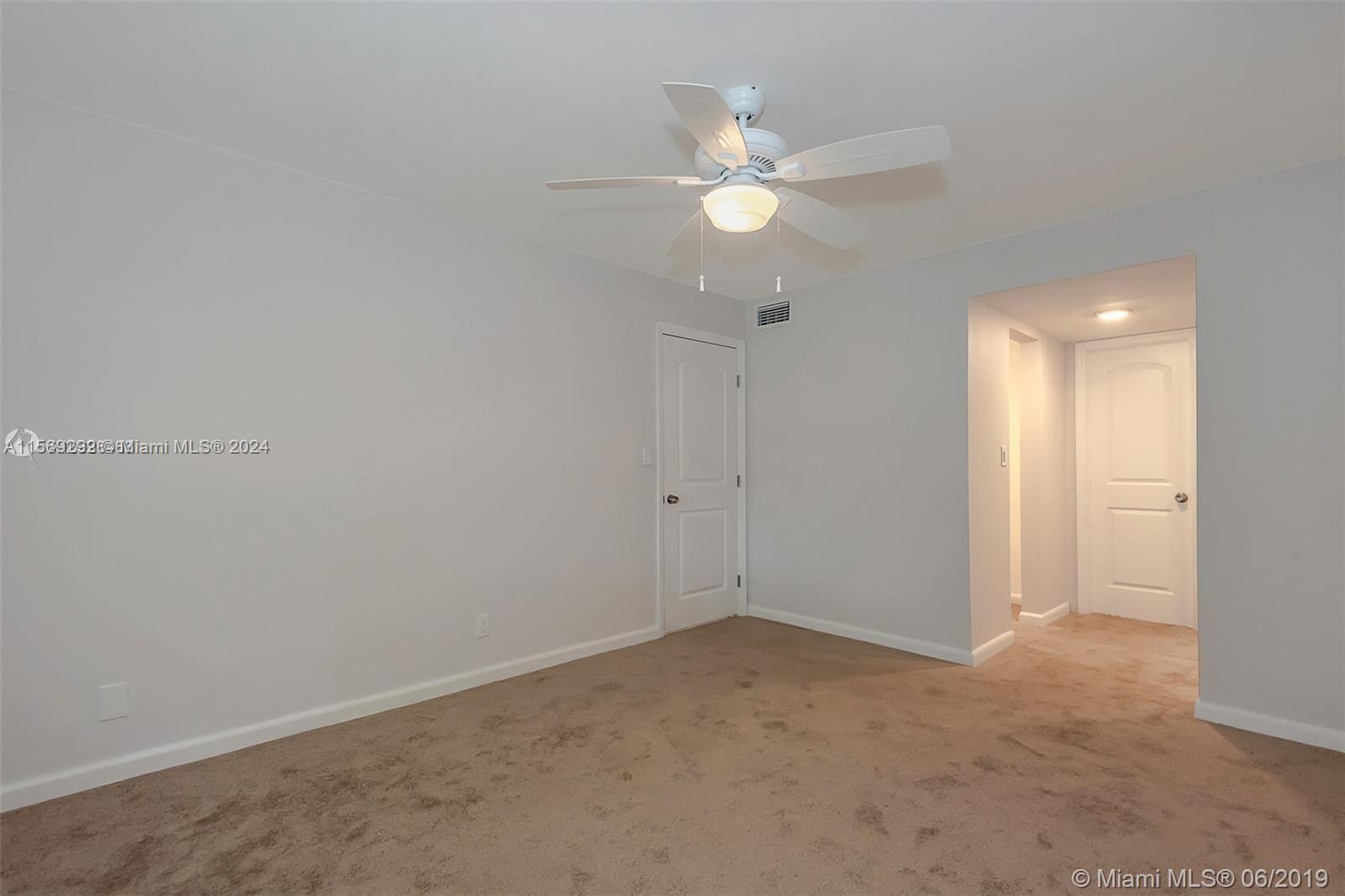 LAKEWOOD ON THE GREEN CON - Residential Lease