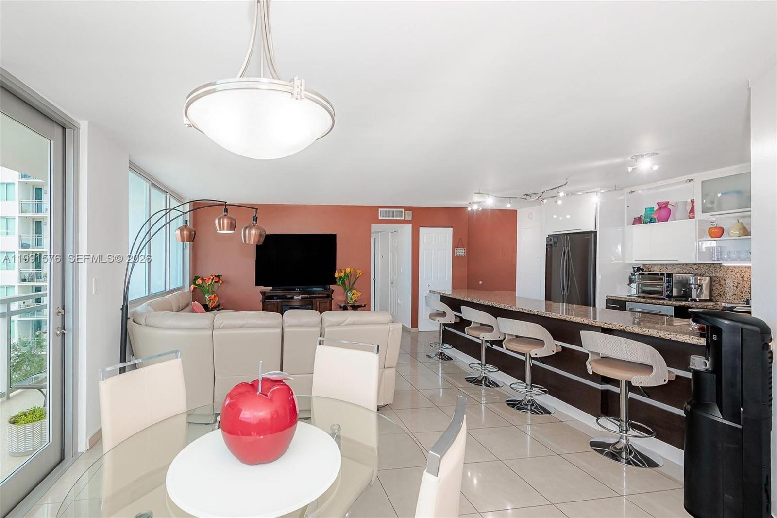 BURLEIGH HOUSE CONDO - Residential