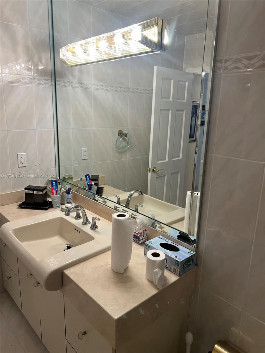 BALMORAL CONDO - Residential