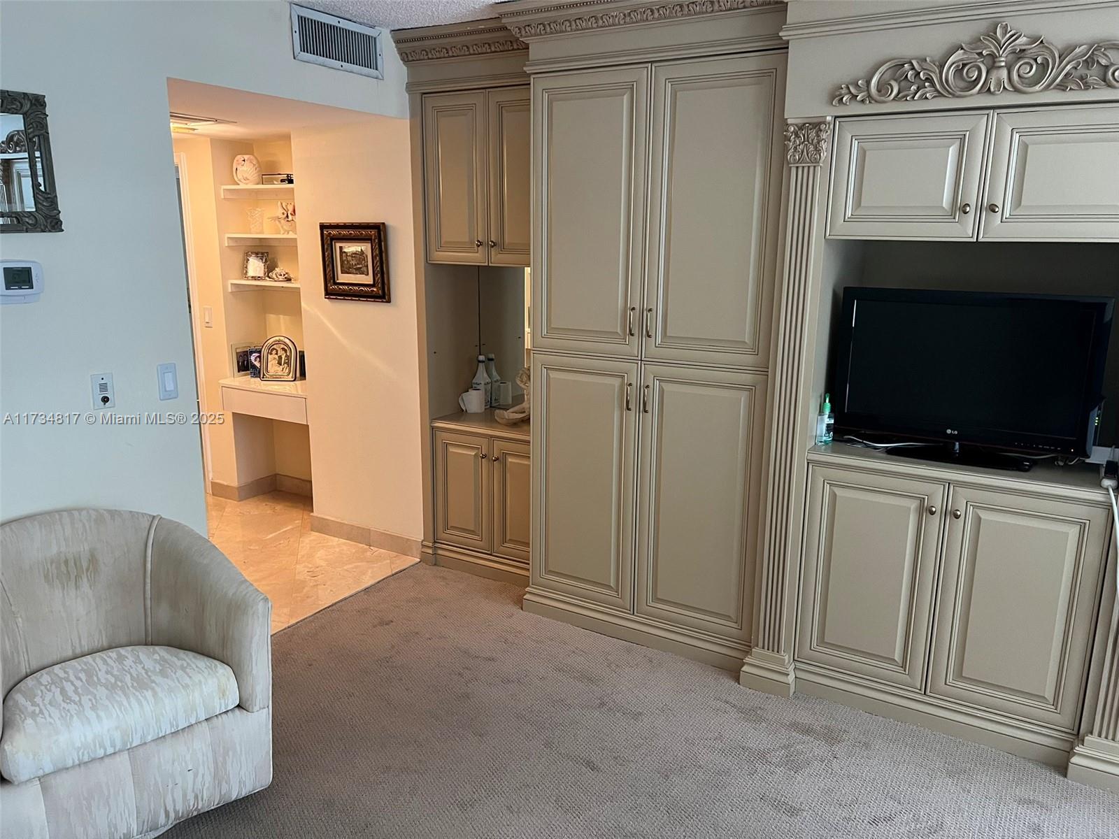BALMORAL CONDO - Residential
