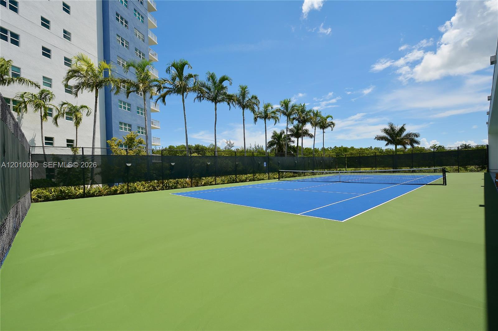 THE OAKS I CONDO - Residential