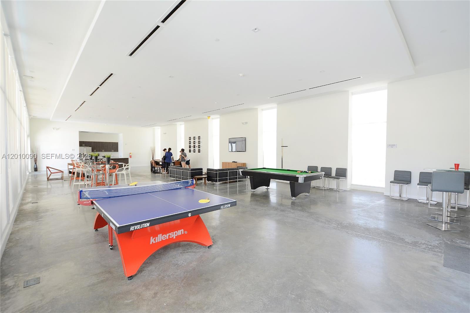 THE OAKS I CONDO - Residential