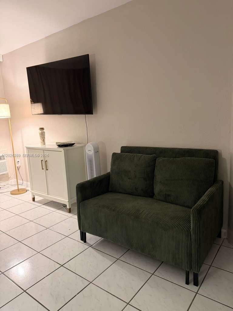 BAYSHORE YACHT & TENNIS C - Residential Lease