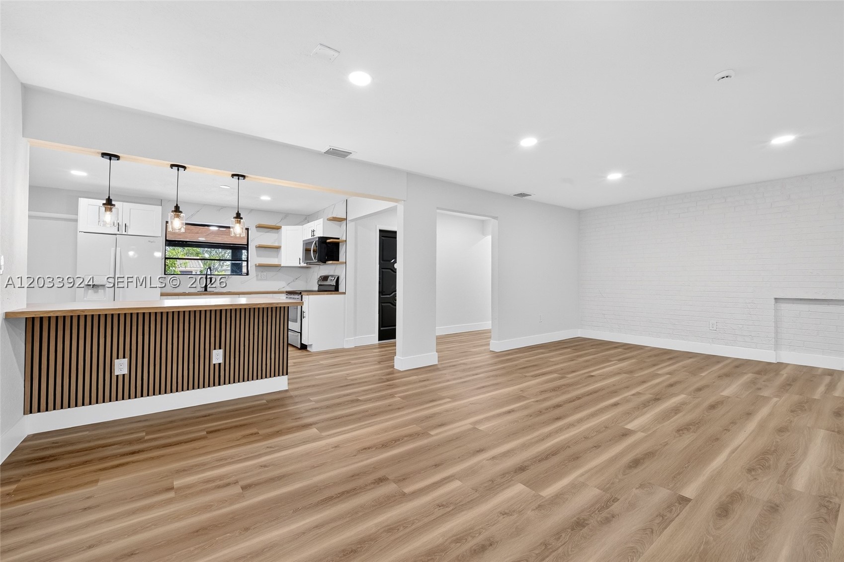 ARCOLA GARDENS - Residential