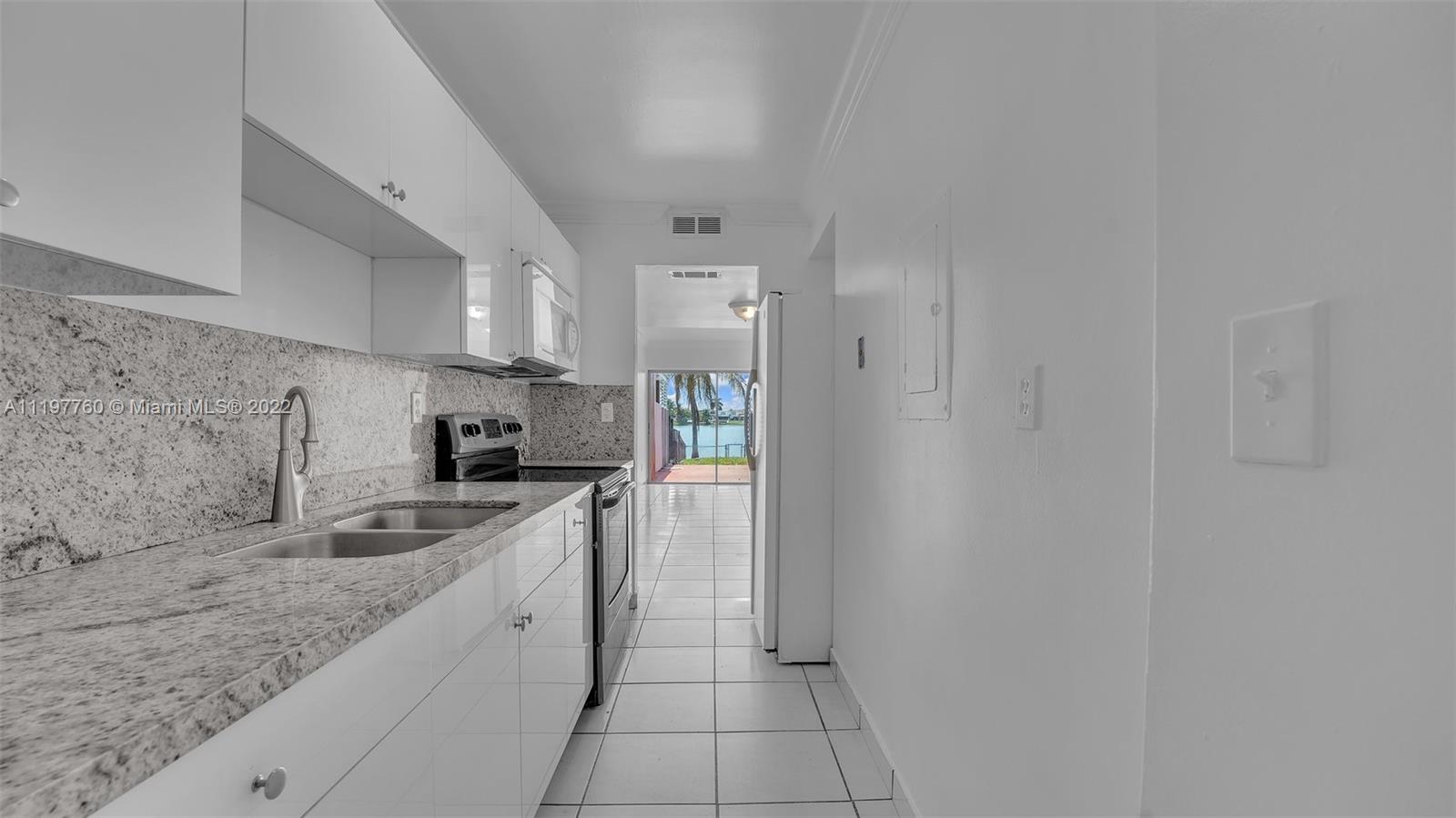 FLAMINGO LAKE - Residential