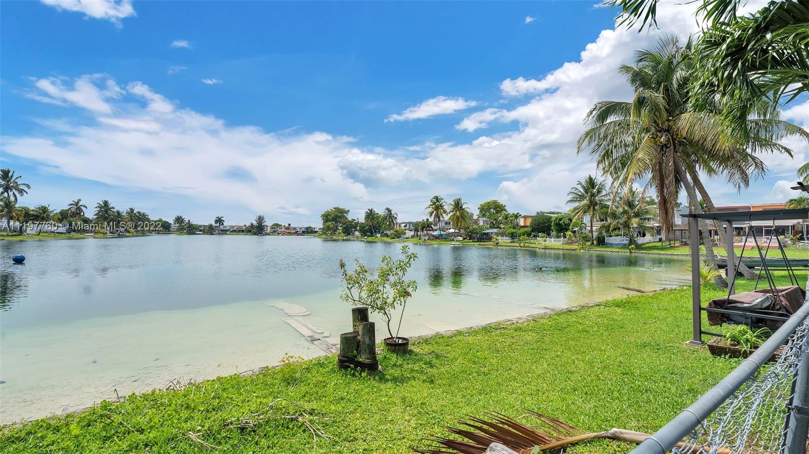 FLAMINGO LAKE - Residential
