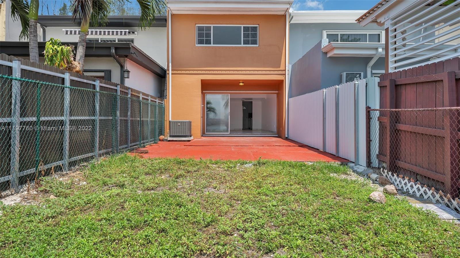 FLAMINGO LAKE - Residential