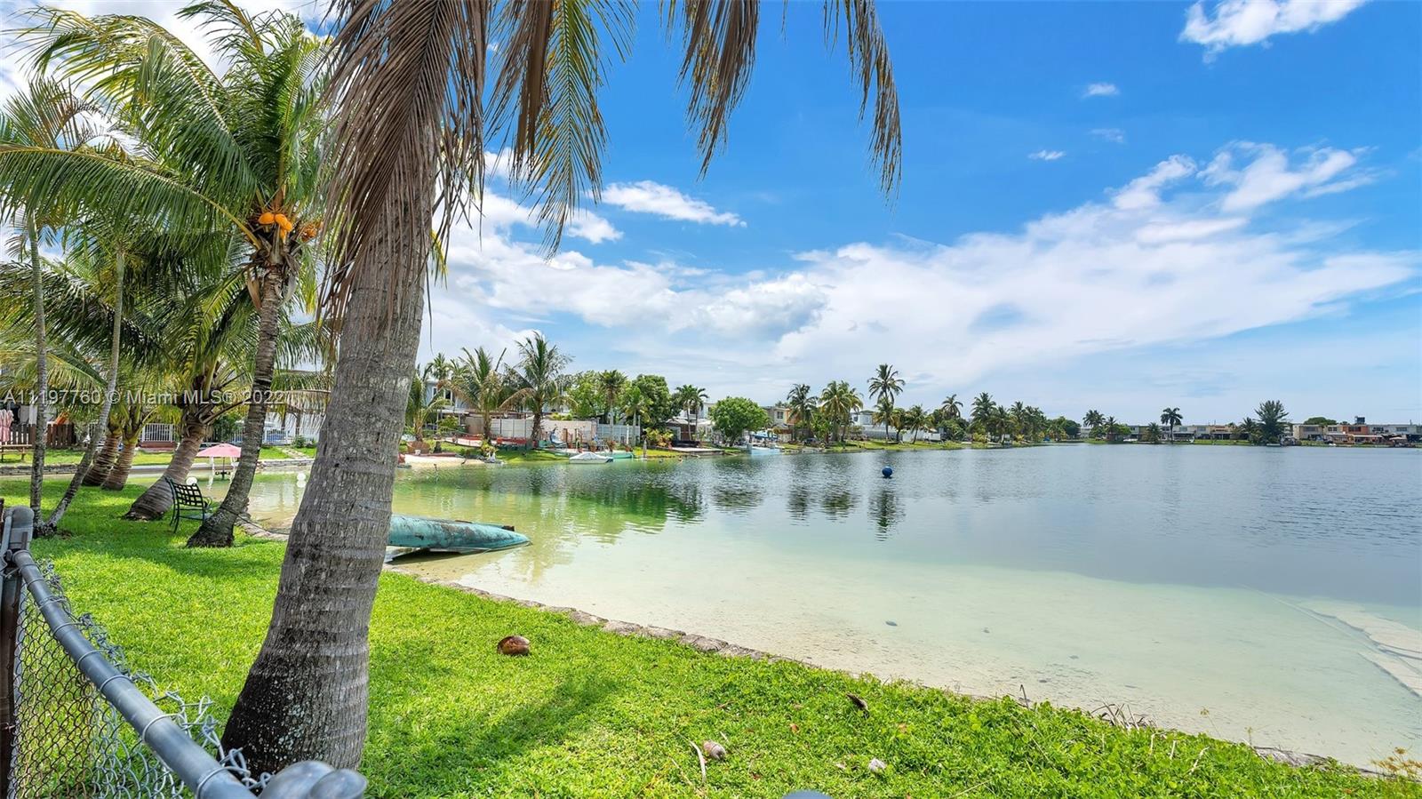 FLAMINGO LAKE - Residential