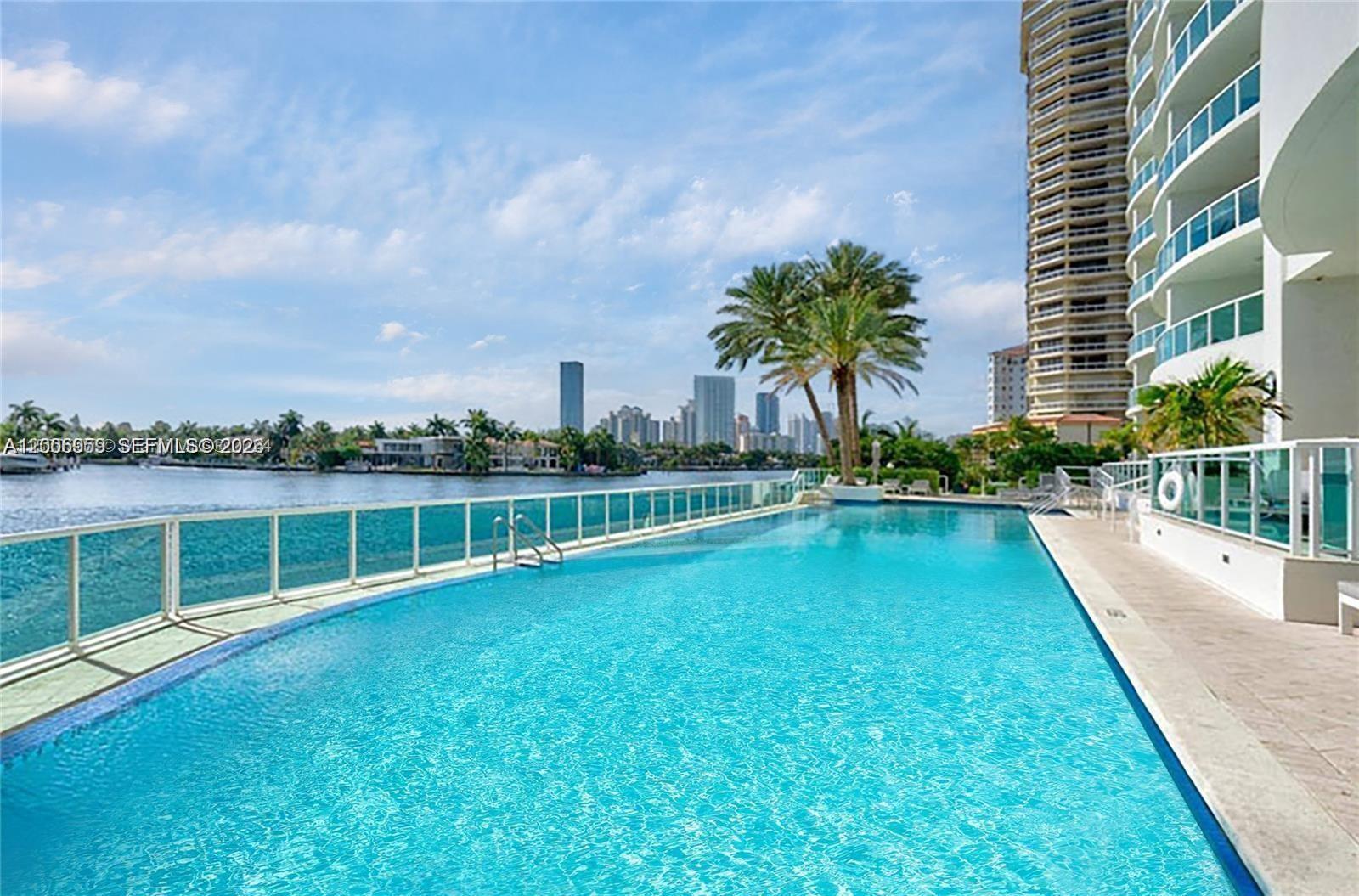 HAMPTONS SOUTH CONDO - Residential