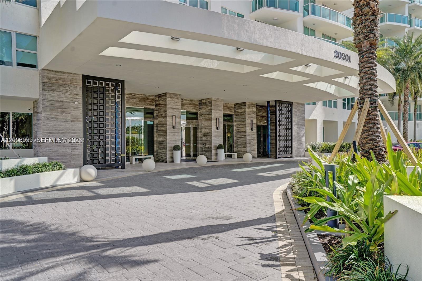 HAMPTONS SOUTH CONDO - Residential