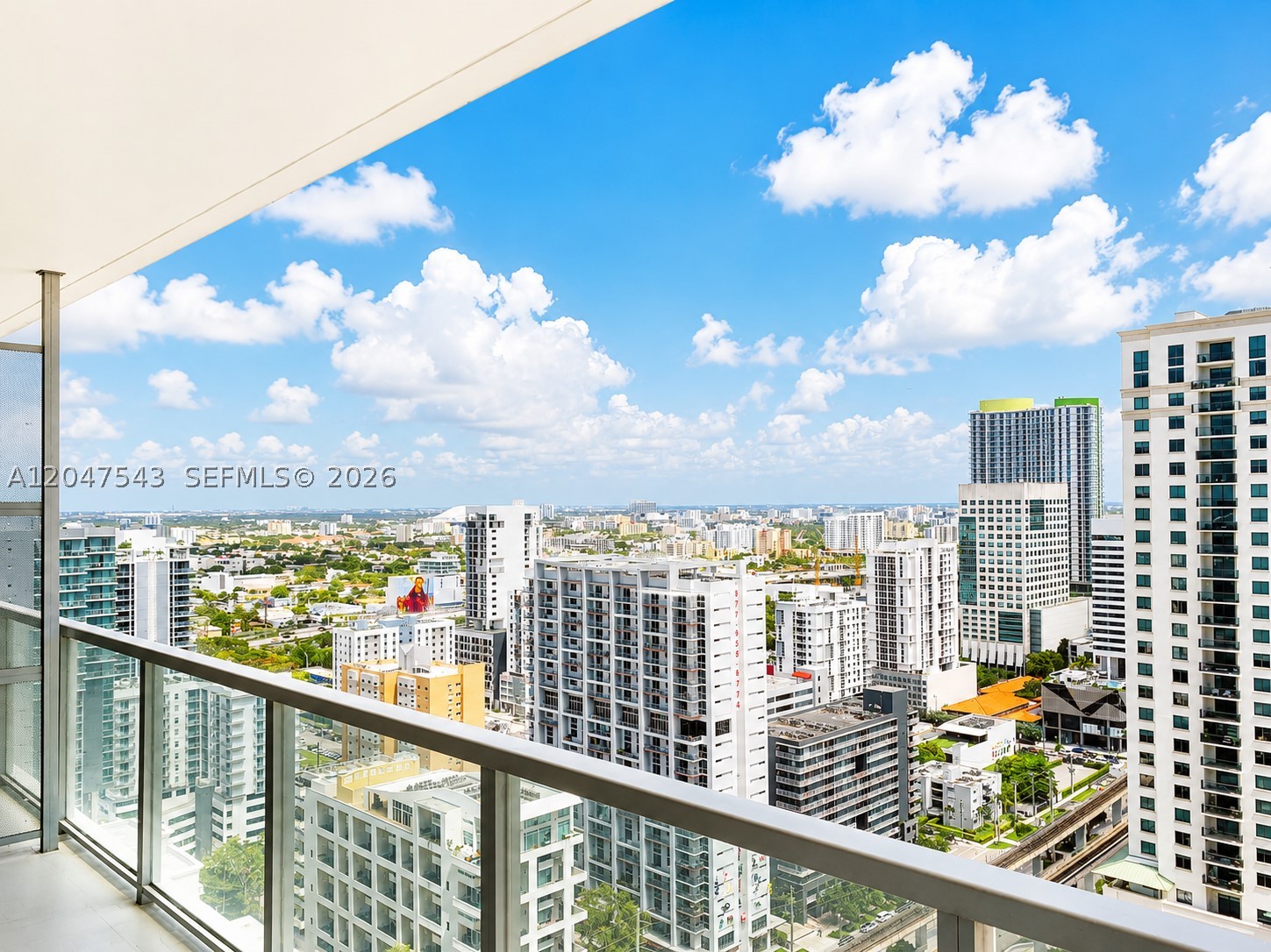 UNOBSTRUCTED VIEWS!! TILE THROUGHOUT. SPACIOUS 1BR WITH LIVING AND BEDROOM OPENING INTO LARGE BALCONY WITH INCREDIBLE NORTH VIEWS OF THE CITY. BEST OPPORTUNITY IN THE BRICKELL AREA.WALKING DISTANCE TO RESTAURANTS, BANKS, METRO RAIL, GROCERY STORES AND MUCH MORE! *ASSOCIATION ONLY REQUIRES $500 DOLLARS FOR COMMON AREAS DEPOSIT