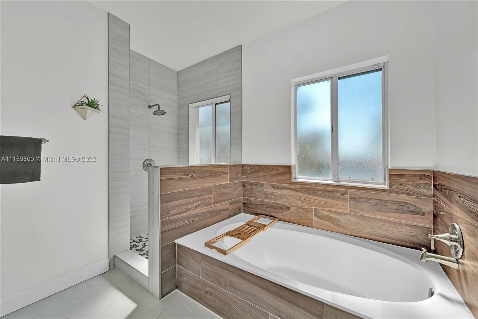 MIRENS PLACE - Residential