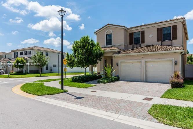 CHAMPION LAKES - Residential