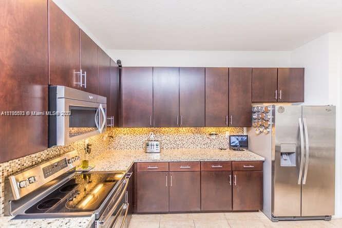 CHAMPION LAKES - Residential