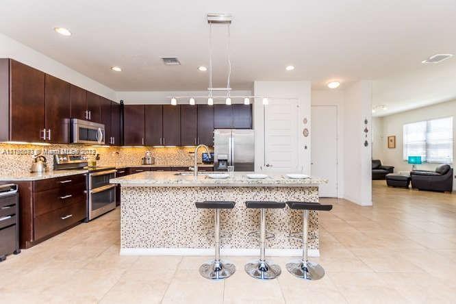 CHAMPION LAKES - Residential