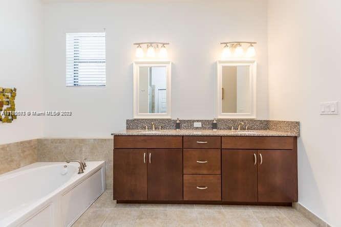 CHAMPION LAKES - Residential