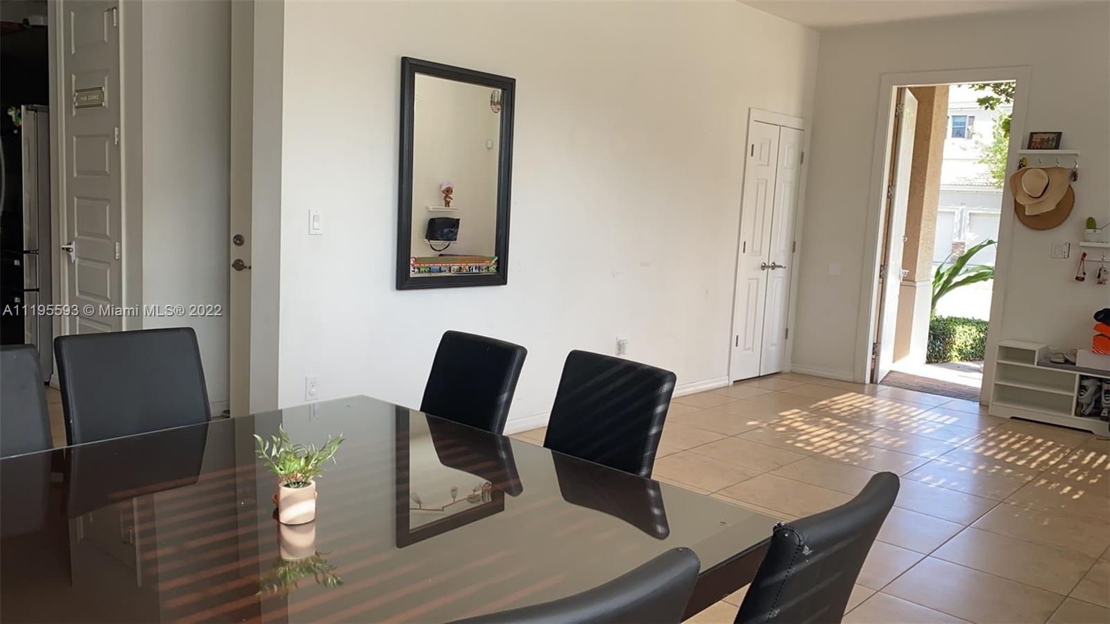 CHAMPION LAKES - Residential