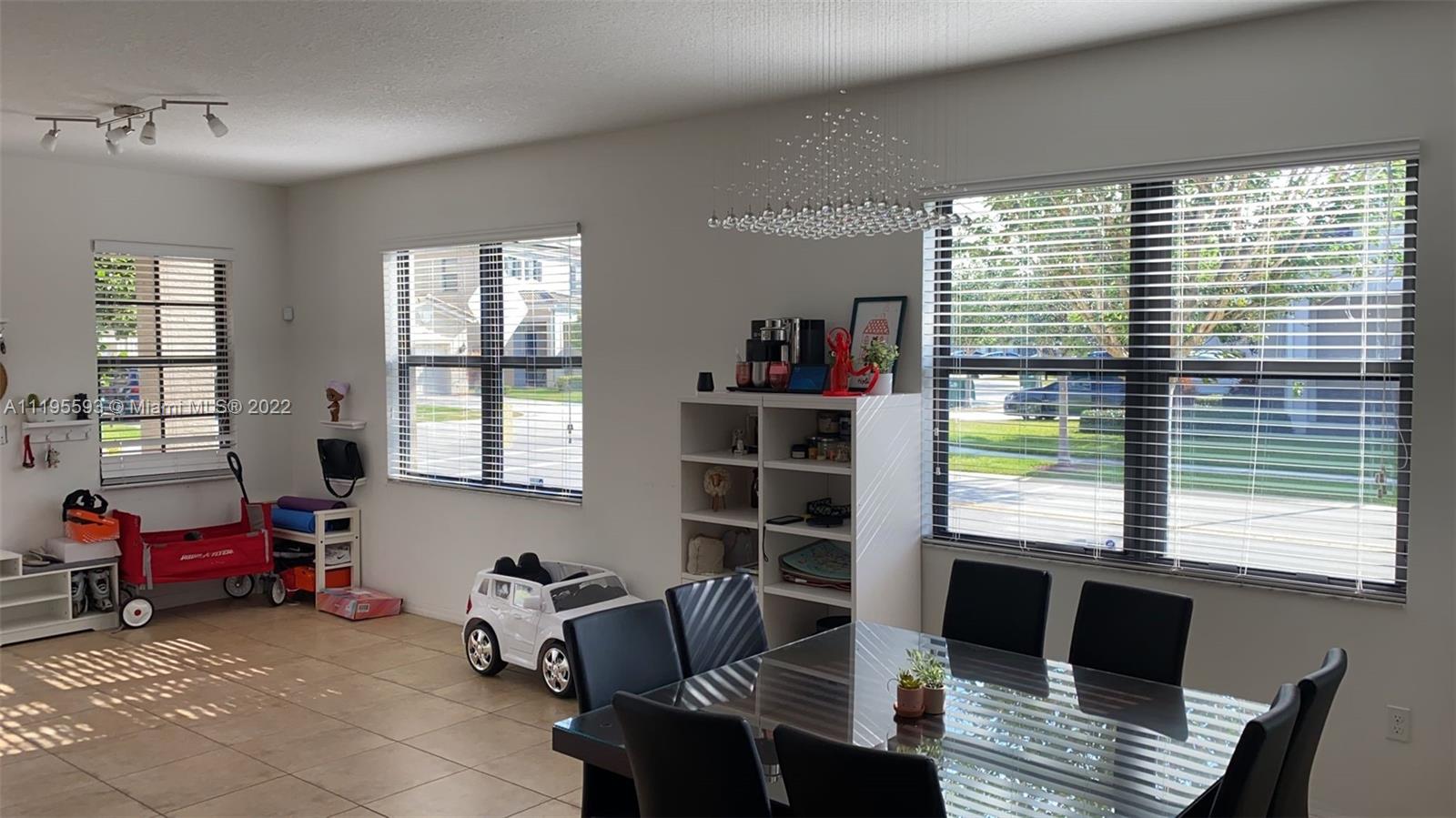CHAMPION LAKES - Residential